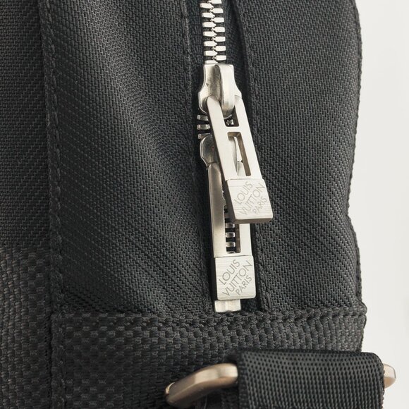 Louis Vuitton Yack Noir Damier Geant Canvas Messenger Bag - Picture 11 of 14